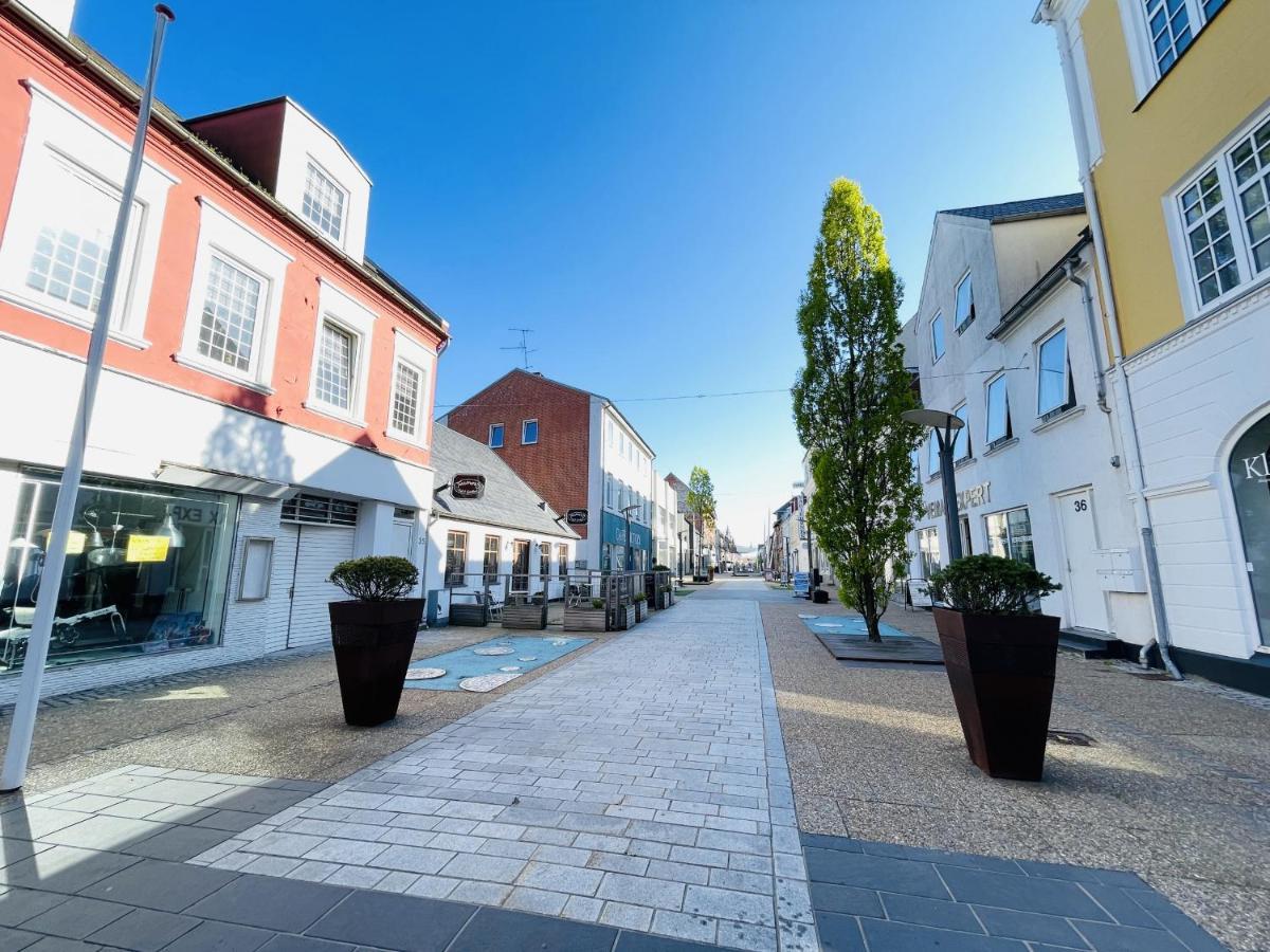 Aday - Charming Apartment In The Pedestrian Street Of Frederikshavn Buitenkant foto