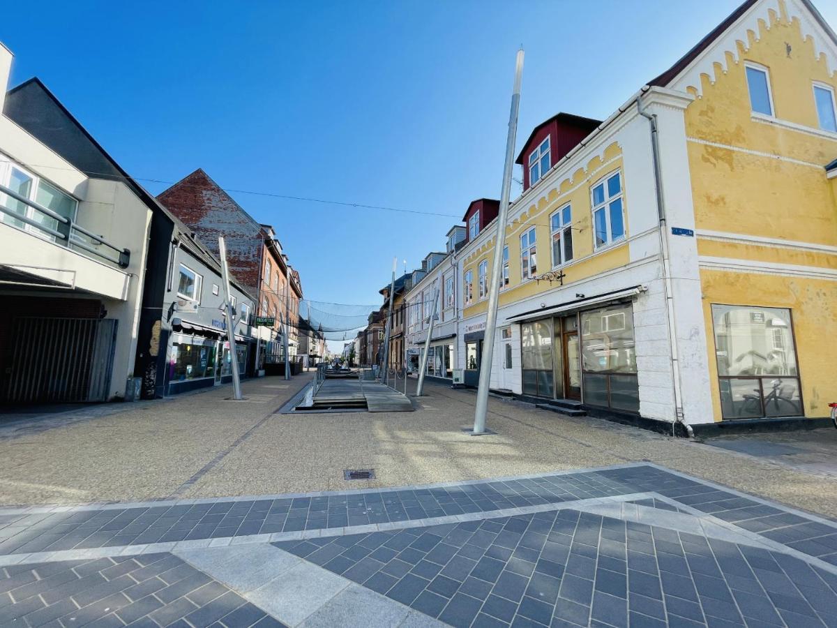 Aday - Charming Apartment In The Pedestrian Street Of Frederikshavn Buitenkant foto